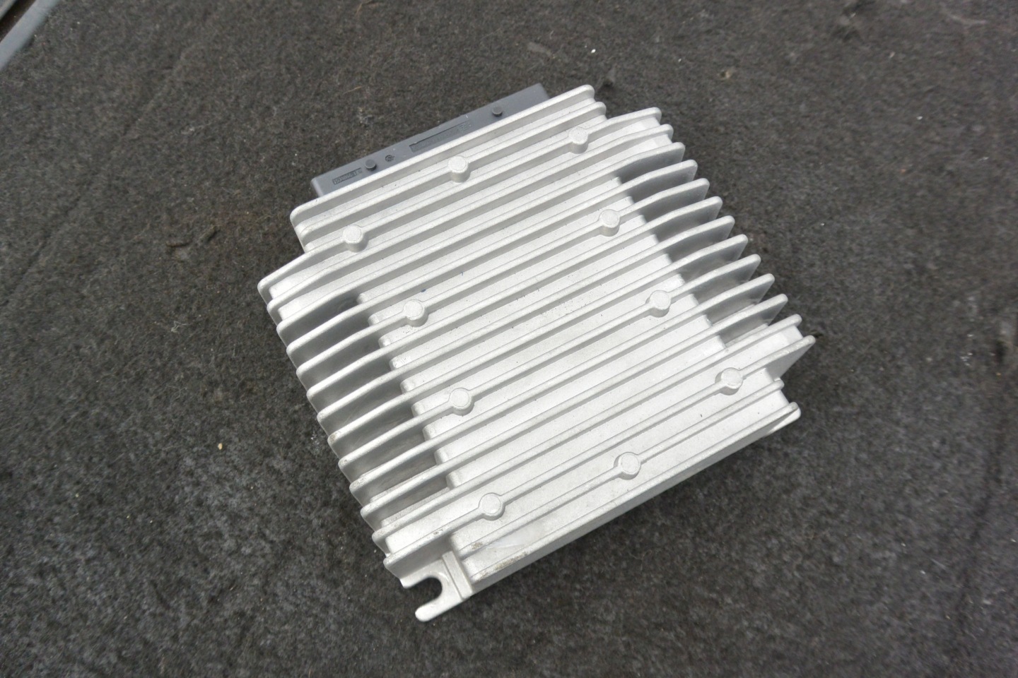 amplifier DZWIEKU AMPLITUNER TESLA MODEL S 12-16