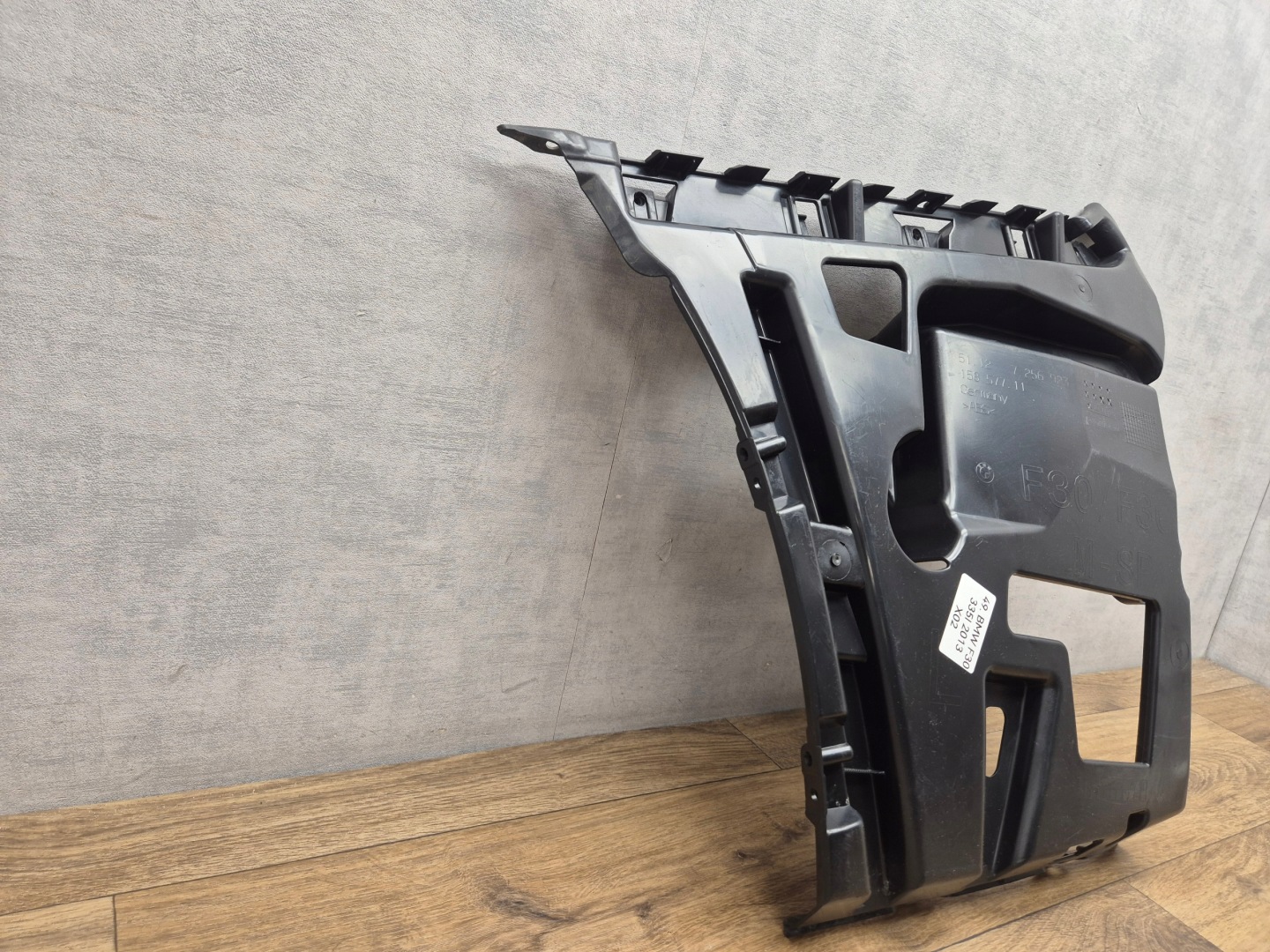 BMW 3 F30 left bumper bracket m-packet rear part rear bracket holder 7256923