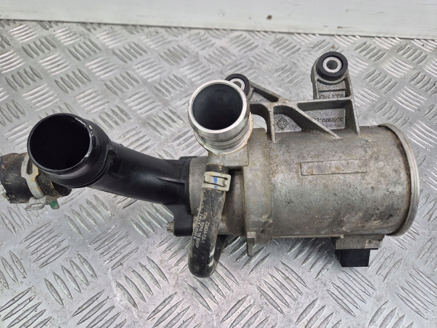 Mercedes C250 W205 water pump A2742000207