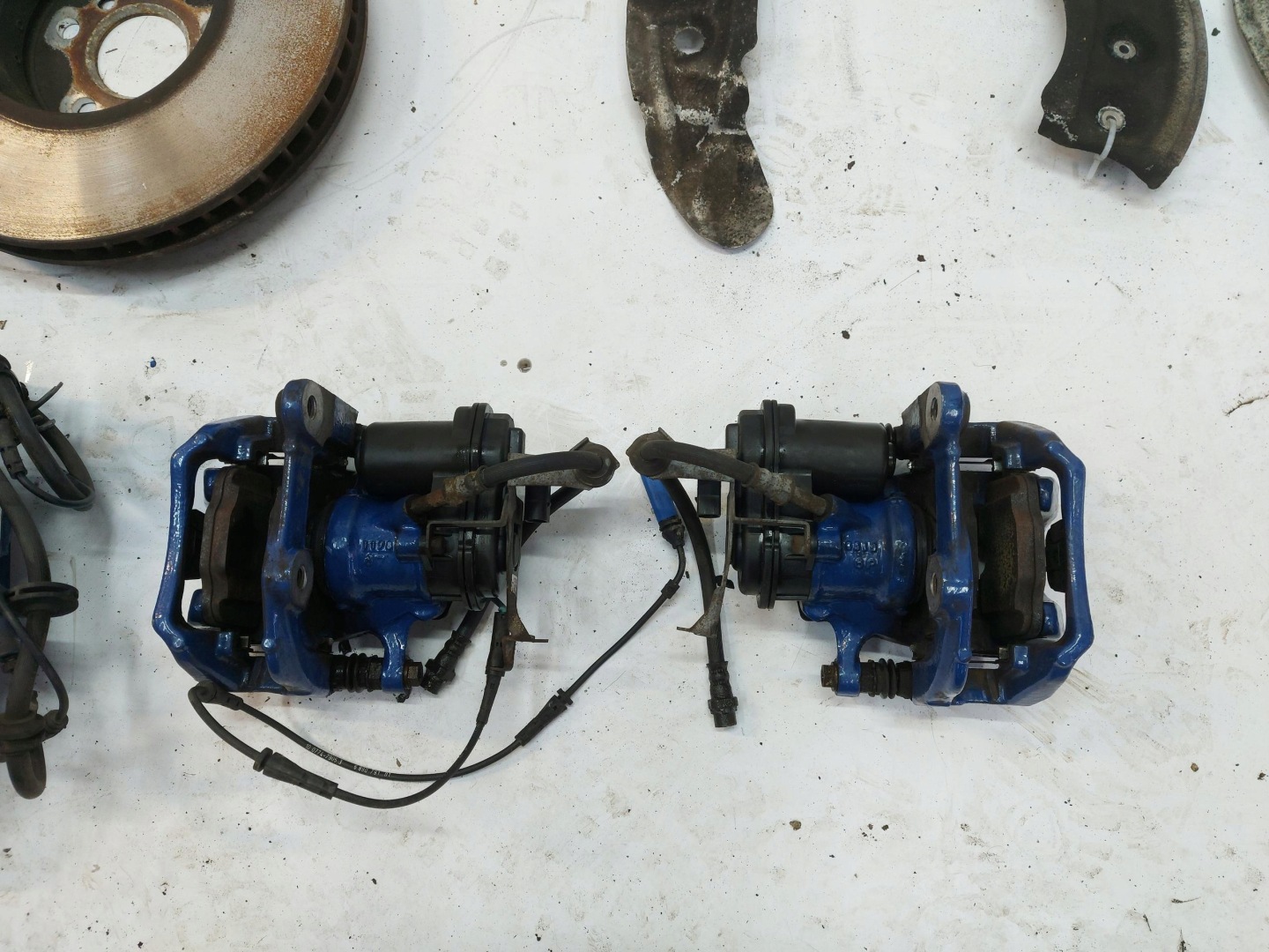 BMW G30 530E HAMULCE discs calipers running board KOMPLET
