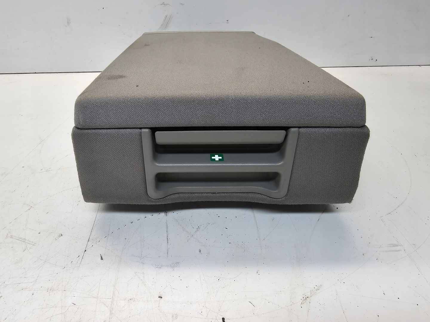 bracciolo KANAPY posteriore AUDI A6 C6 WELUR JASNY