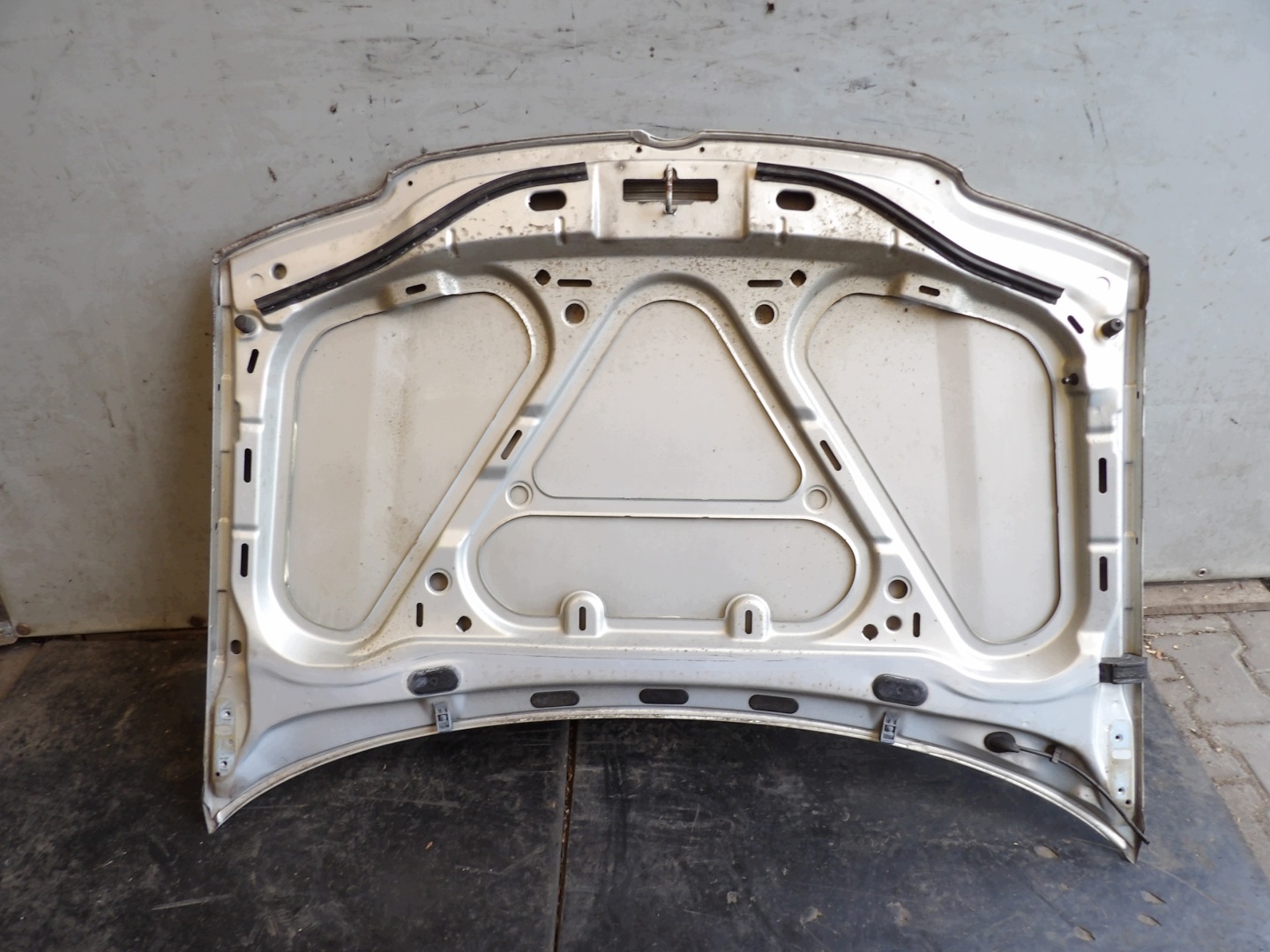 VW Polo 6N lift cofano