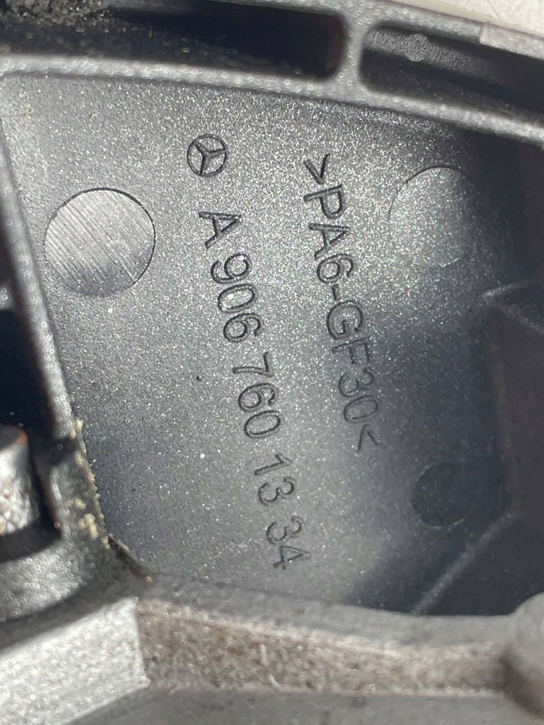 a9067601334 bracket handles right rear part mercedes w906 !J