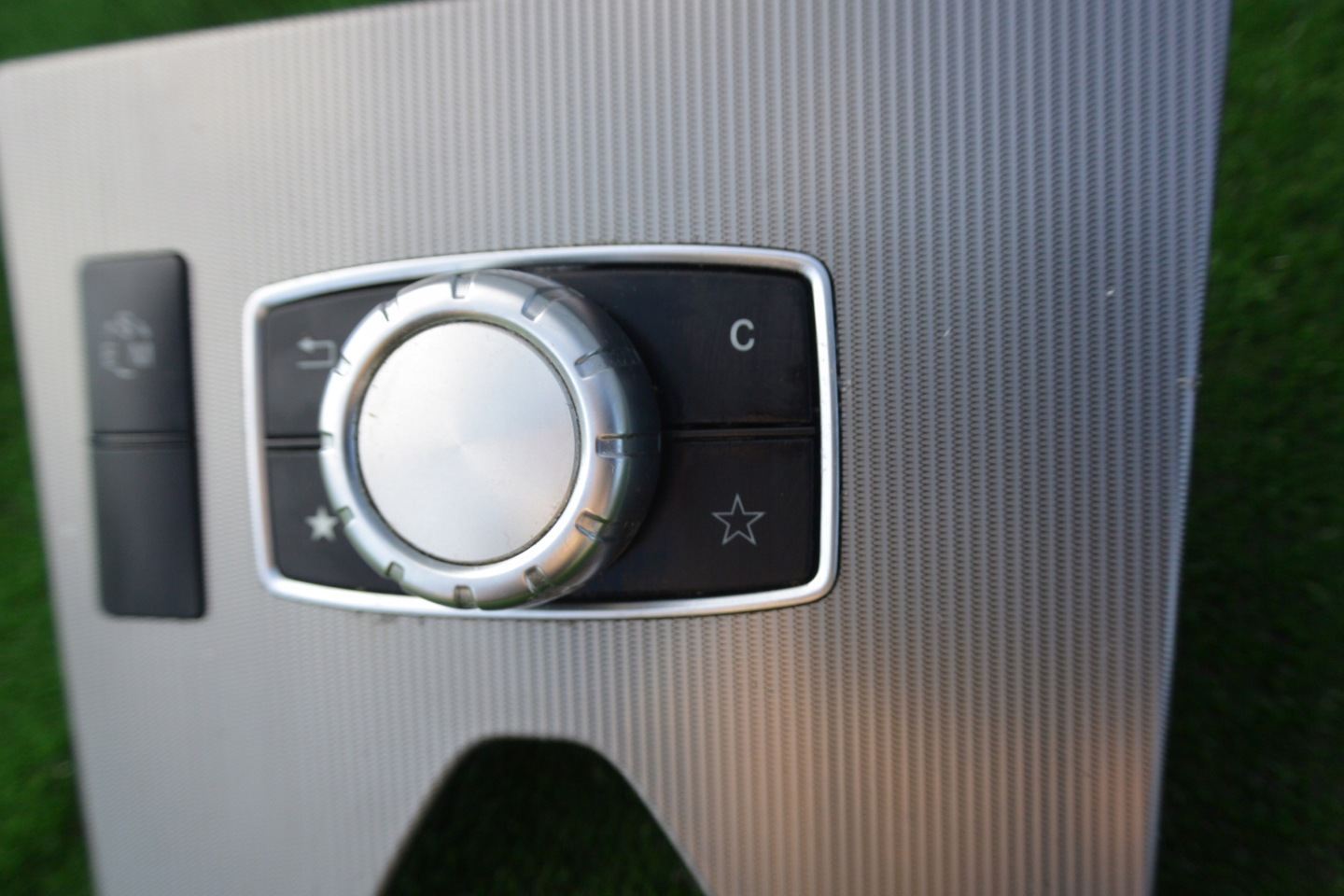 POKRETLO MULTIMEDIA regulation PRZYCISKI frame TUNELU MERCEDES E W212 KPL