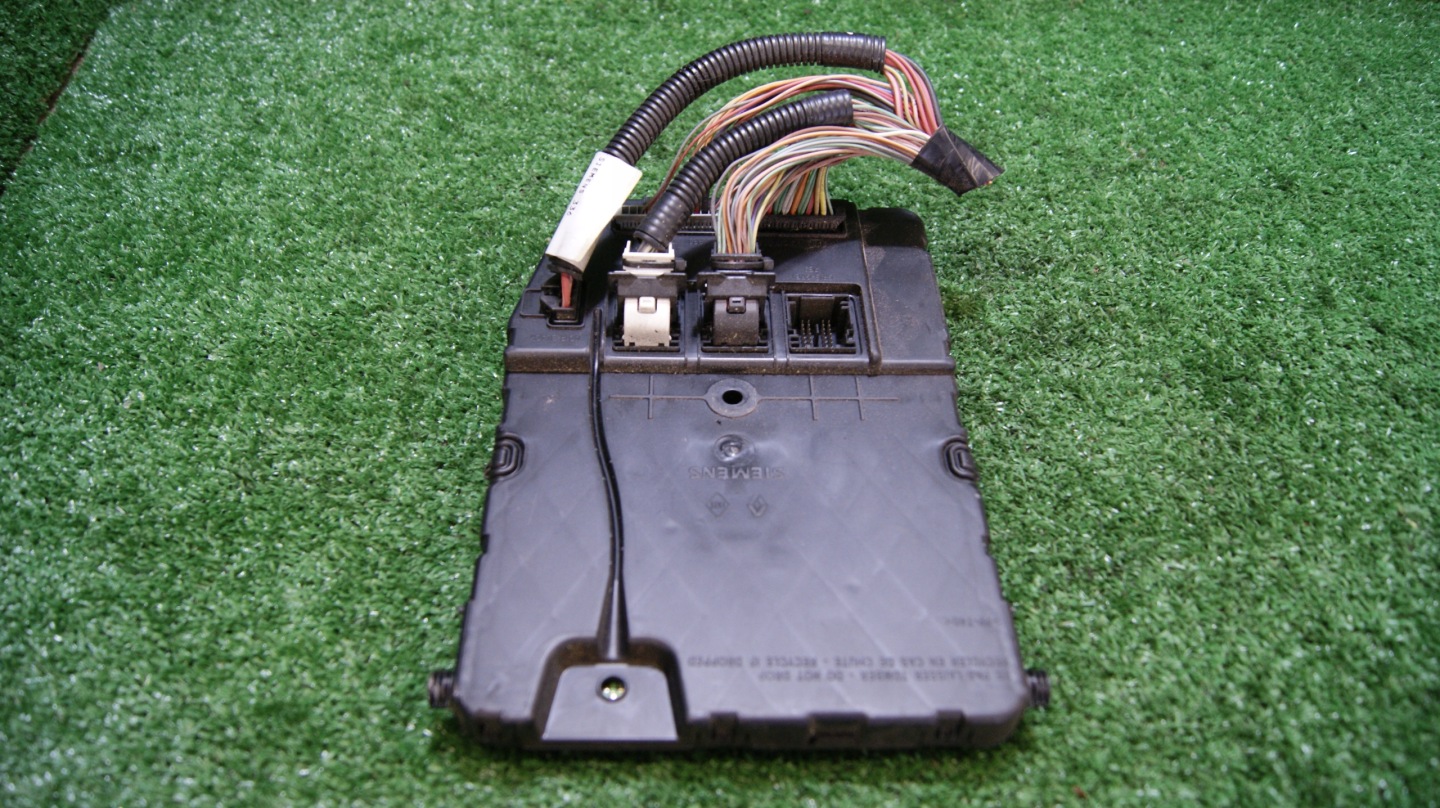 Module UCH RENAULT SCENIC 2 8200525384