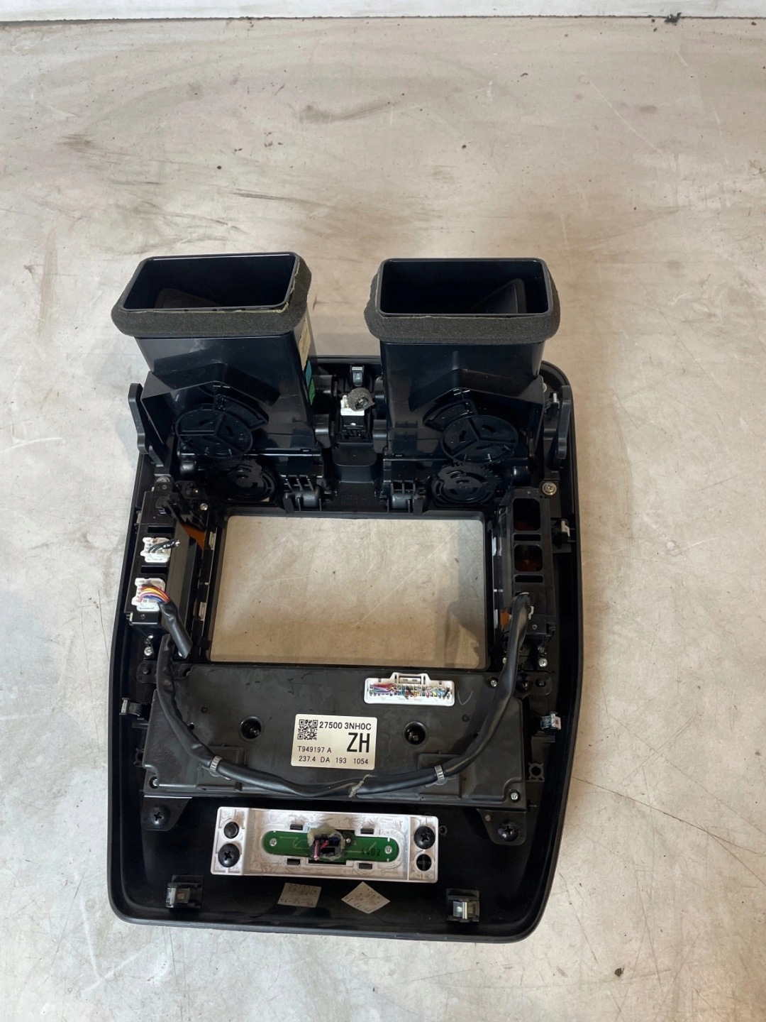 Panel Radia klimatizaci Nissan Leaf a