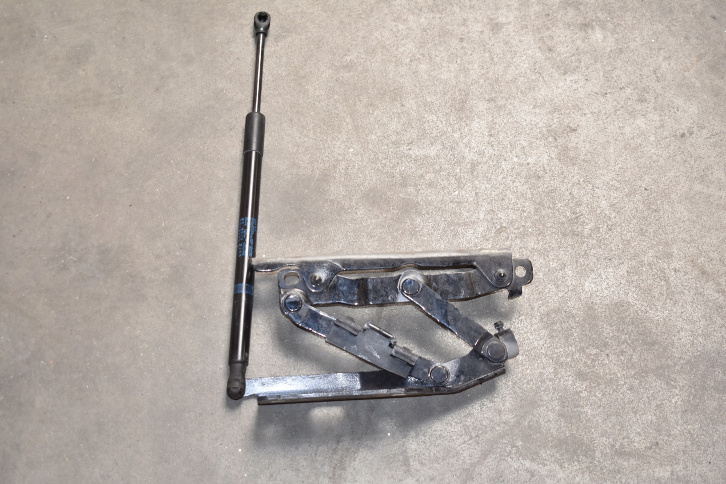 IDEALNY hinge bonnets left + damper MERCEDES W167 1