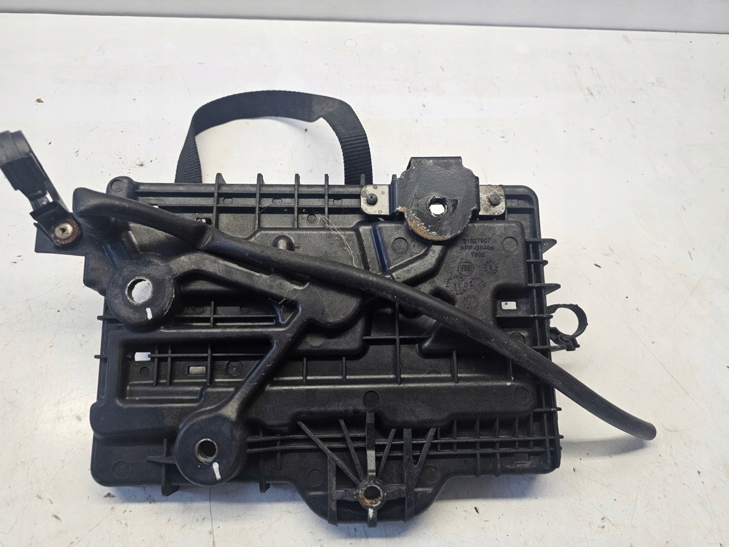 OPEL COMBO D DOBLO II 2 držiak akumulátora 51827907