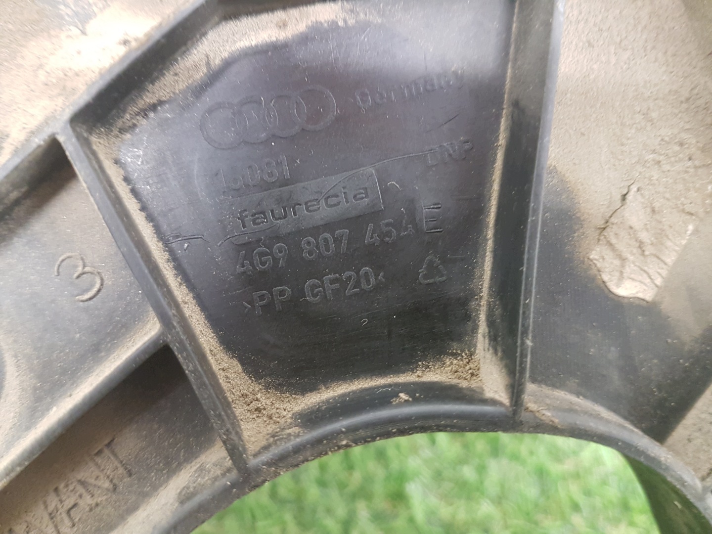 bumper bracket right rear part AUDI A6-C7