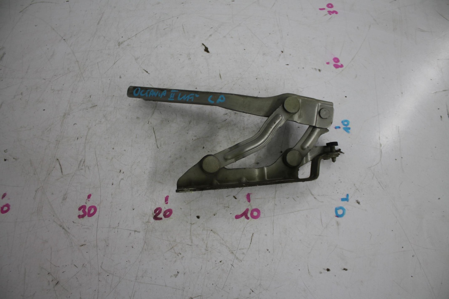 hinge bonnets left front SKODA OCTAVIA II LIFT