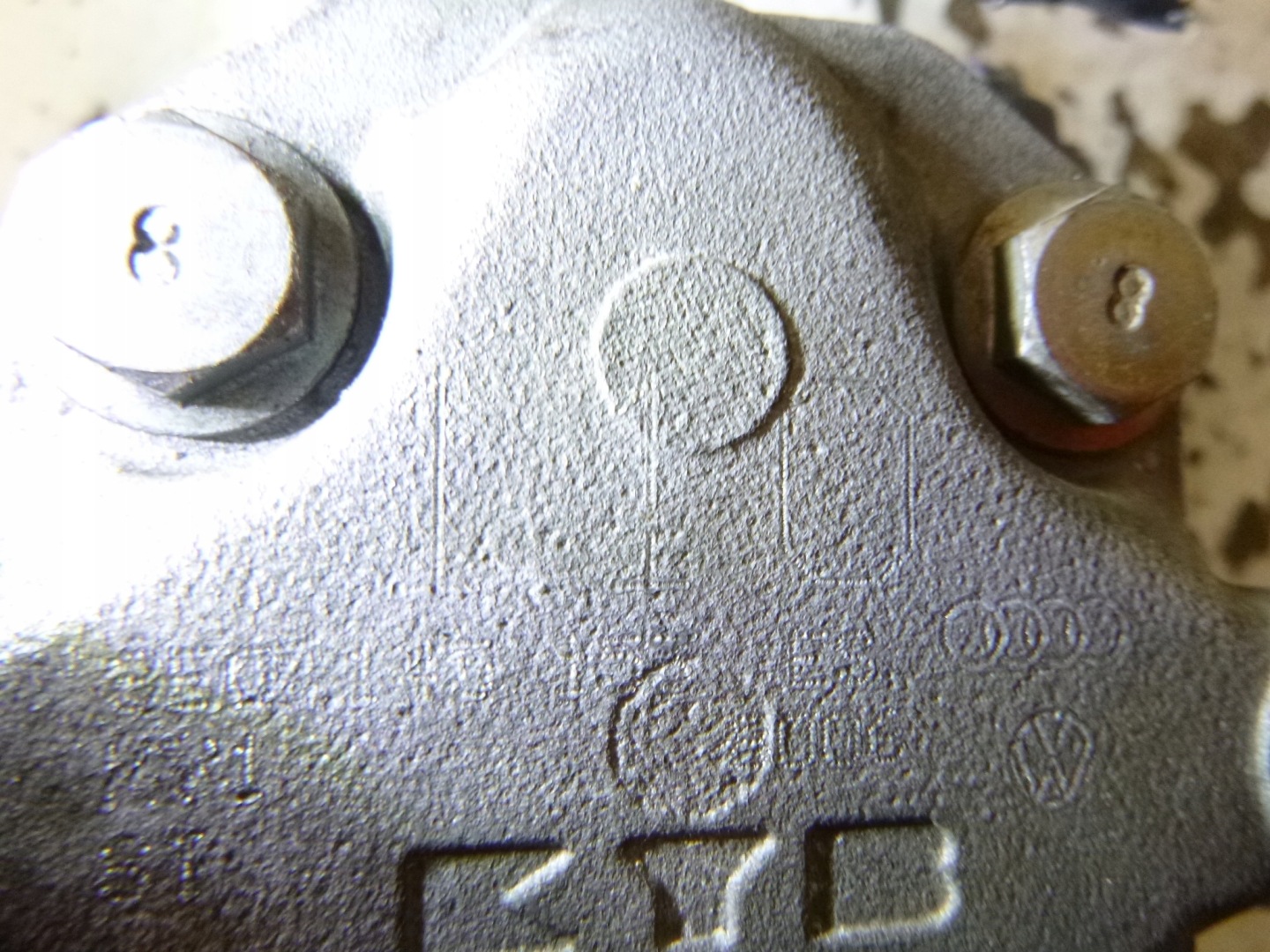 Pompa servosterzo AUDI A4 B6 2.0 ALT 8E0145153ES KYB OE 110BAR