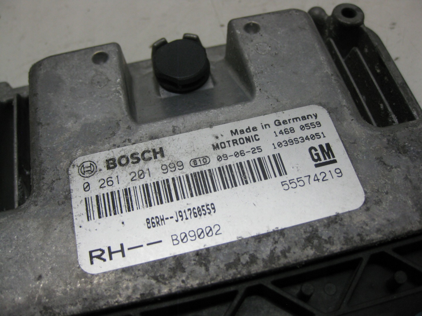 OPEL INSIGNIA A computer control unit of the engine 0261201999