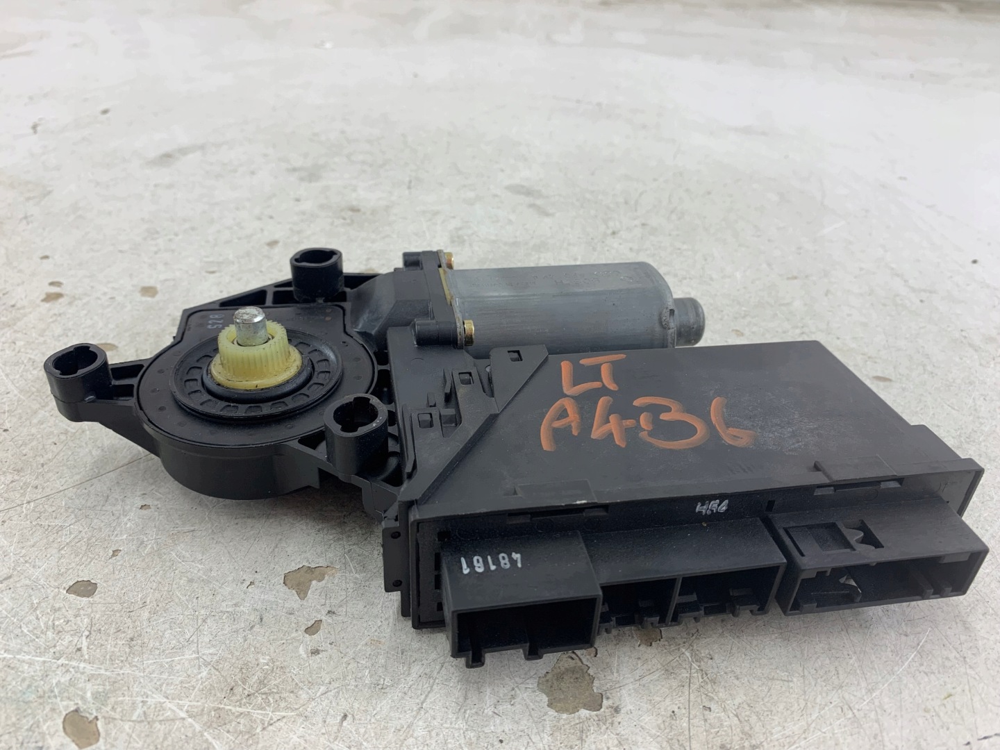 AUDI A4 B6 mini motor windows left rear part 8E0959801A