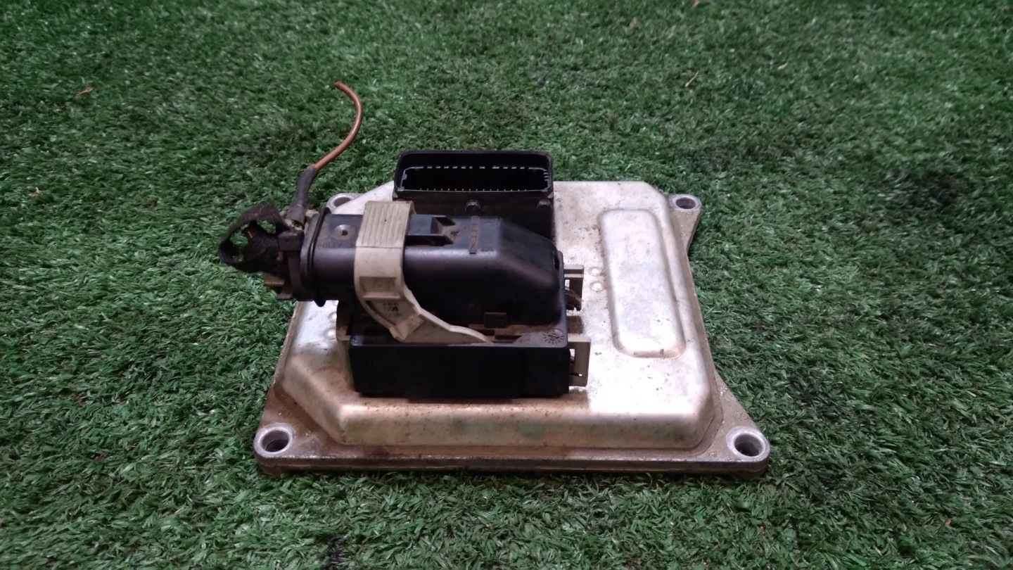 computer of the engine control unit OPEL ASTRA H 55568735