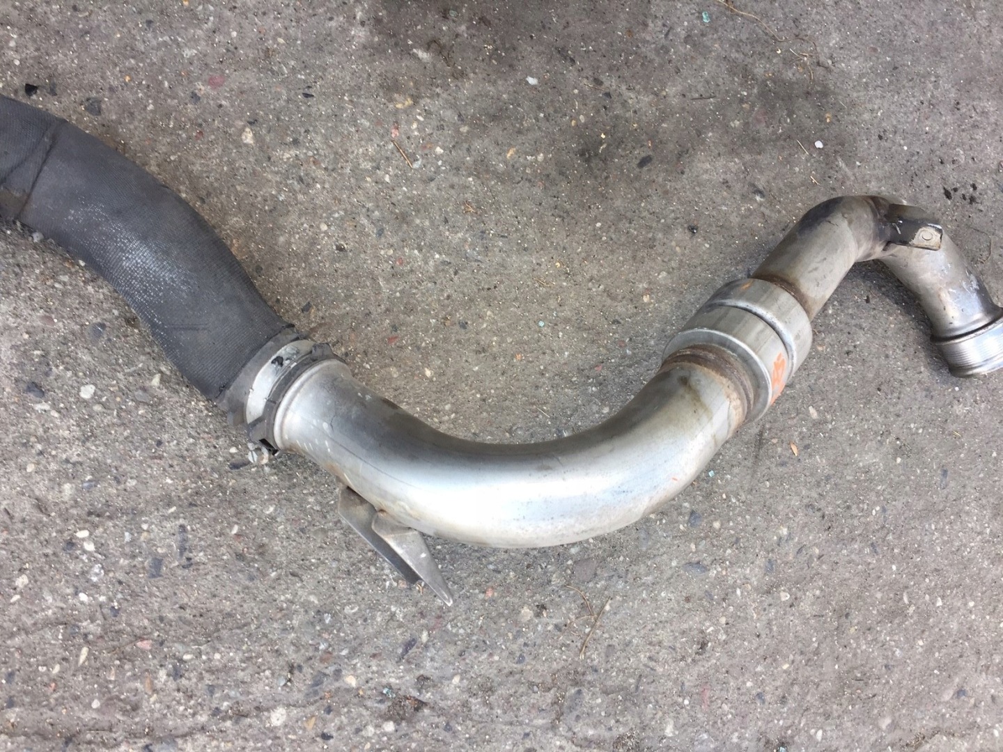 AUDI A5 A4 2.7 3.0 rúra intercoolera 059145731BC