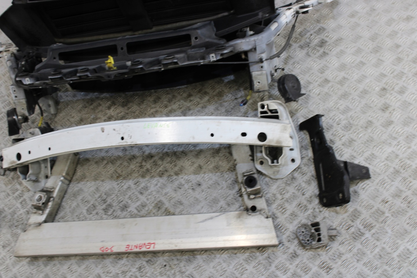 support panel for radiators radiator pillar MASERATI LEVANTE M161 3,0 D