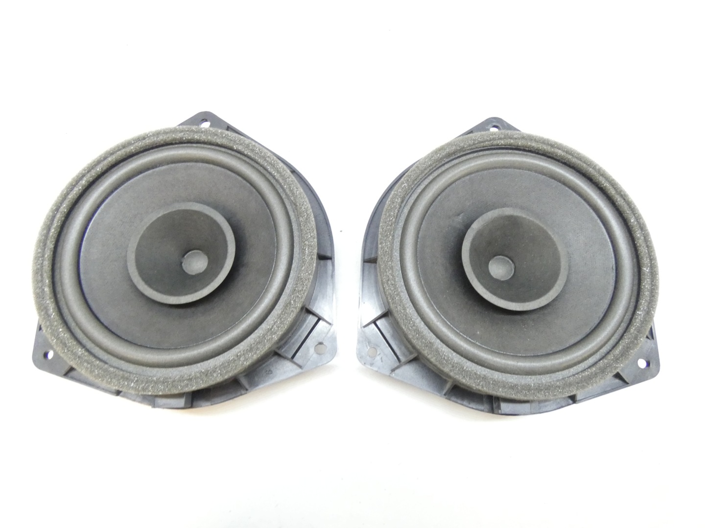 speaker door front TOYOTA AVENSIS T25 03-09 86160-02370