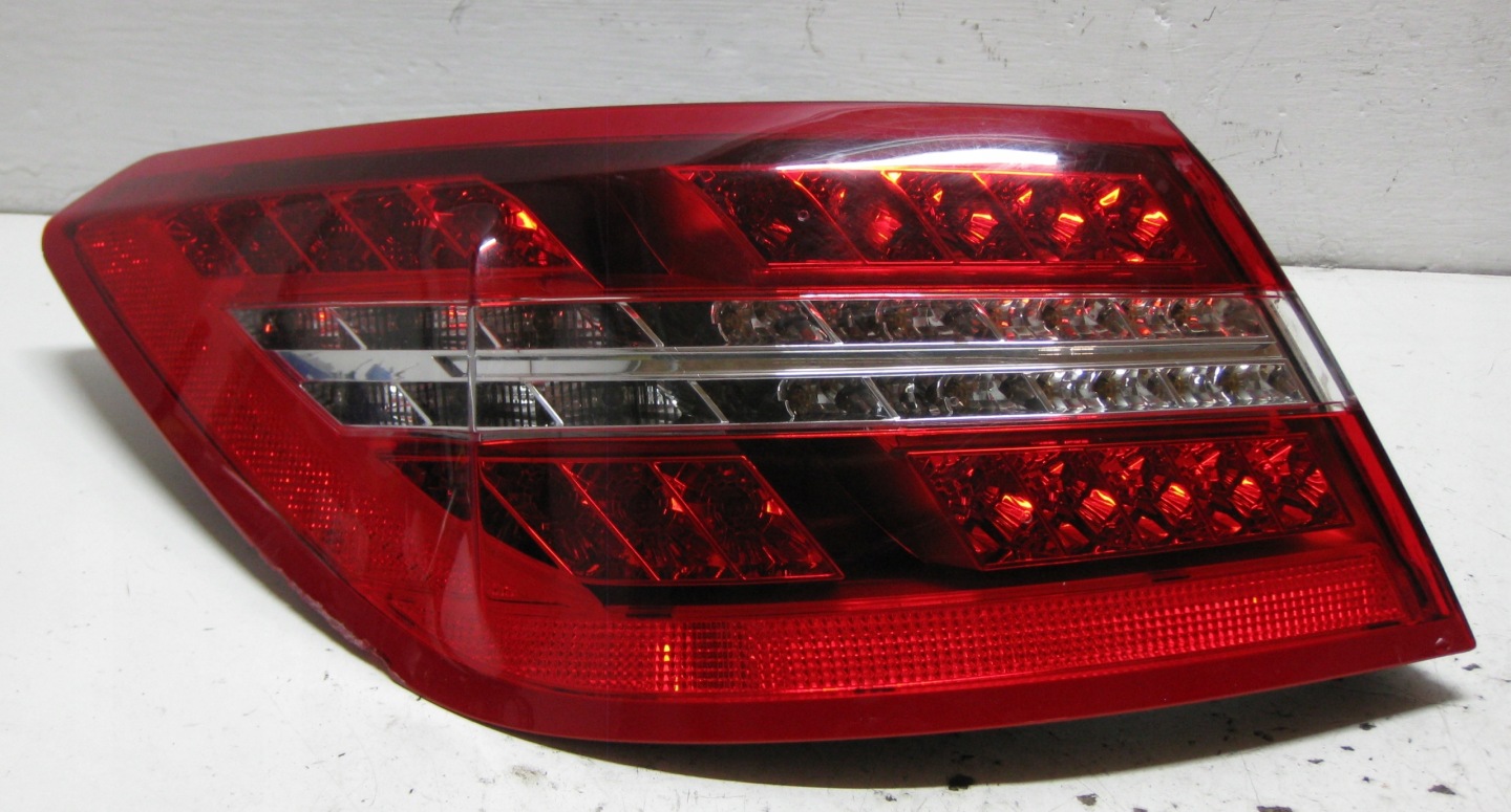 MERCEDES W207 3.0 CDI 11R light left rear part A2079060158