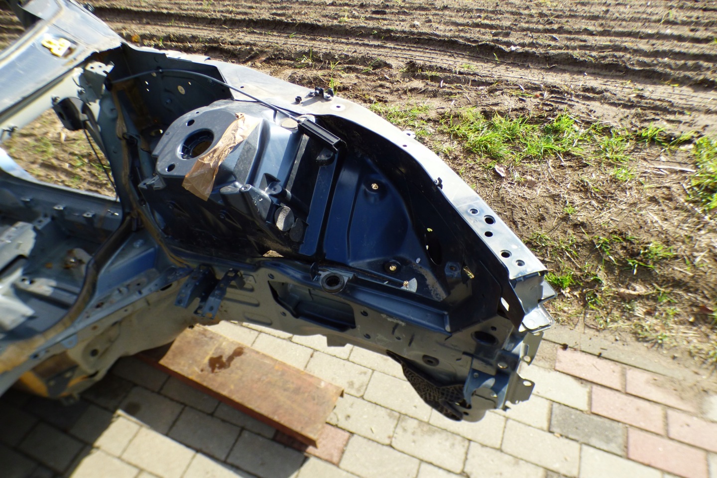 quarter quarter left front 723 VOLVO XC60 II