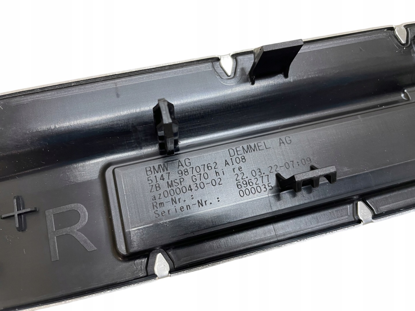 moulding cap of the threshold LED rear part right BMW i7 7 G70