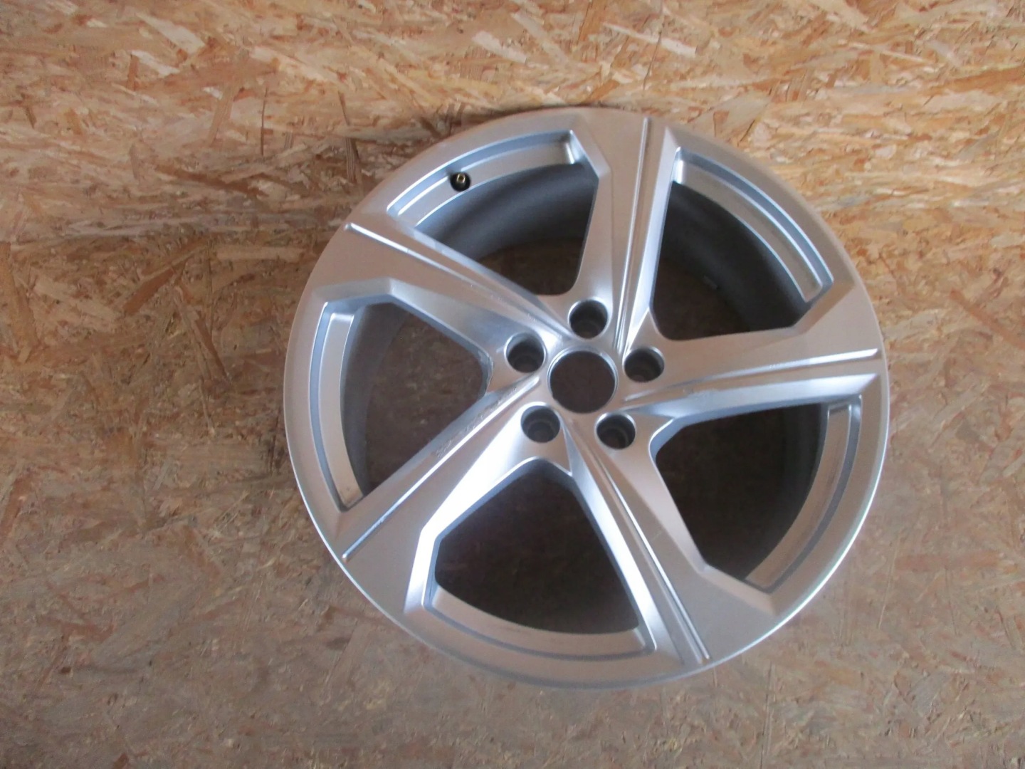 disk hliníkový AUDI A6 C8 8,5Jx19 ET40 5x112