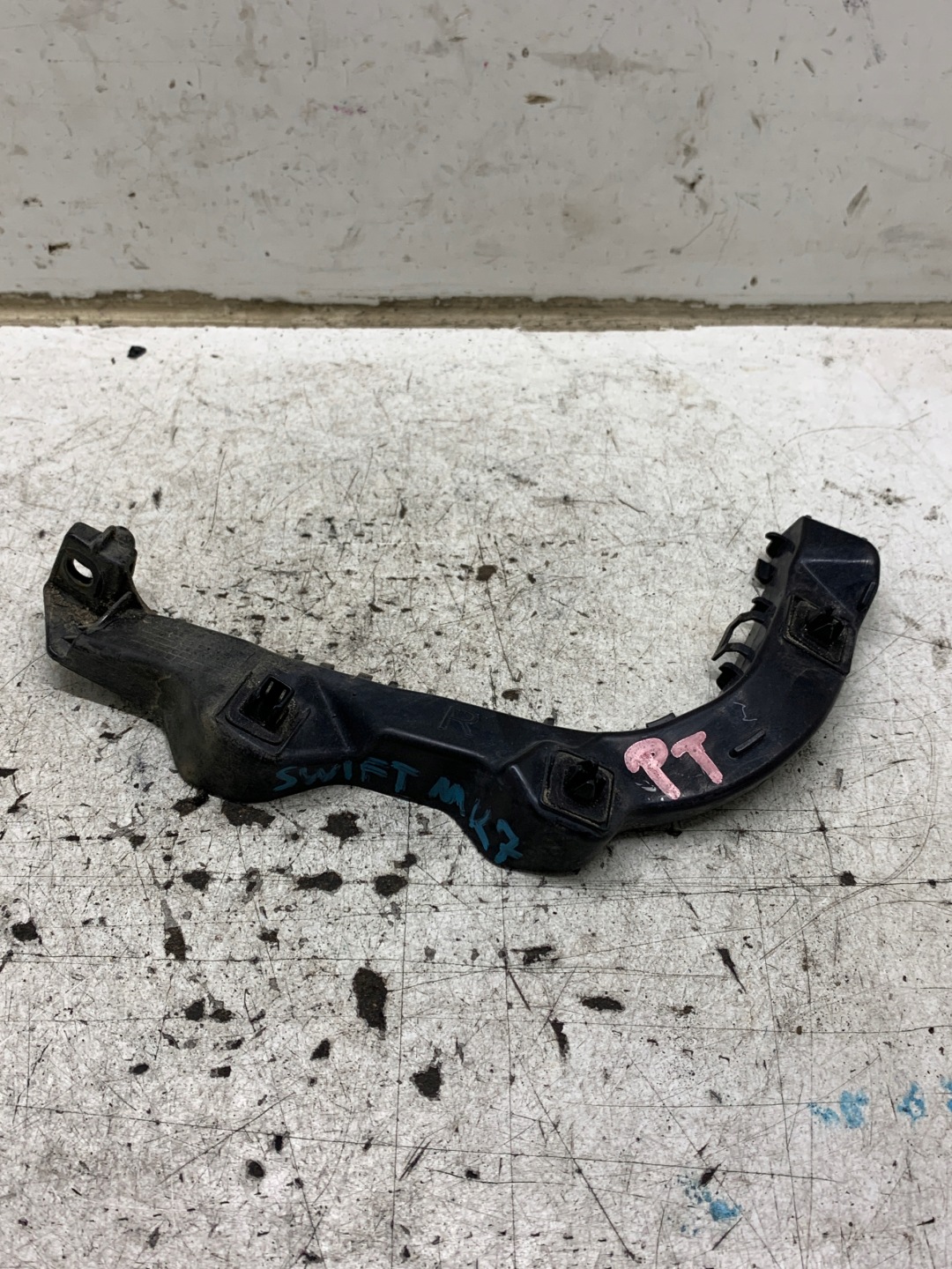 bumper bracket right rear part 71821-68L0 SUZUKI SWIFT MK7 (2010-2013) 1.3 DDIS