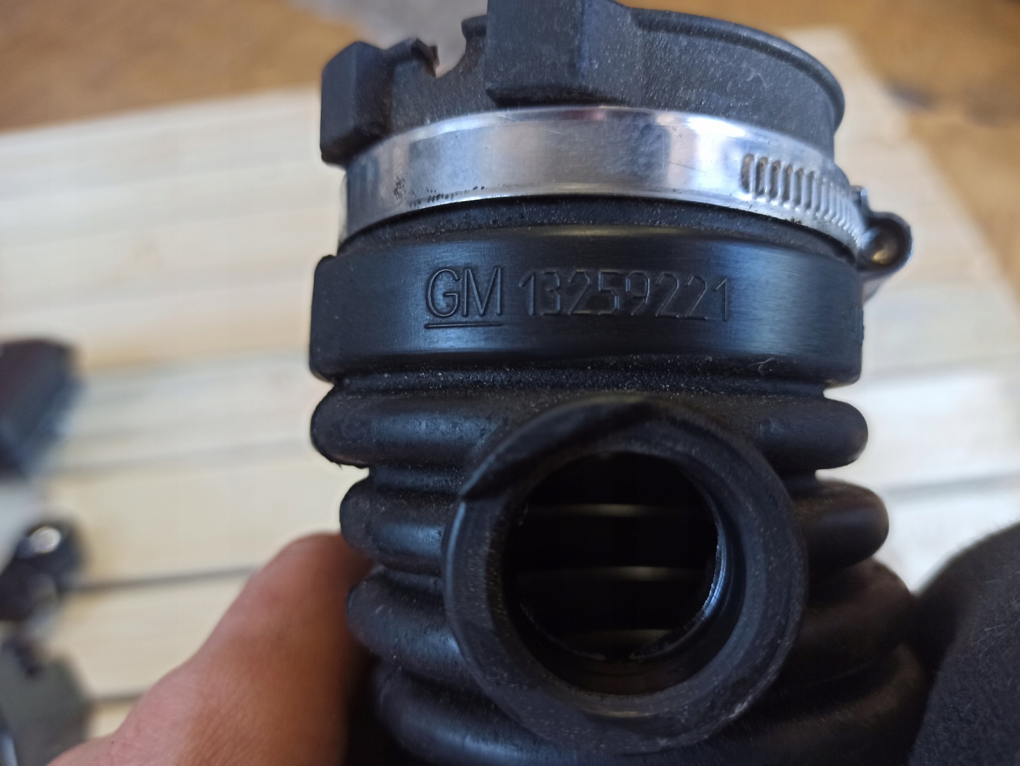 pipe wiring air ASTRA J 2.0 CDTI 13259221