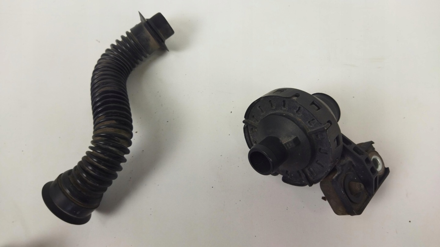 MUSTANG V 10-14 air hose AR33-9P437