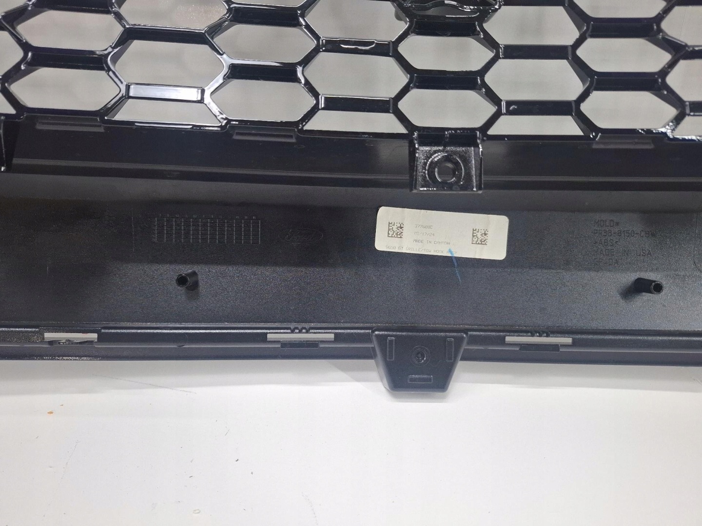 grille radiator upper Ford Mustang 6 S550 facelift 2022 PR3B-8150-CBW
