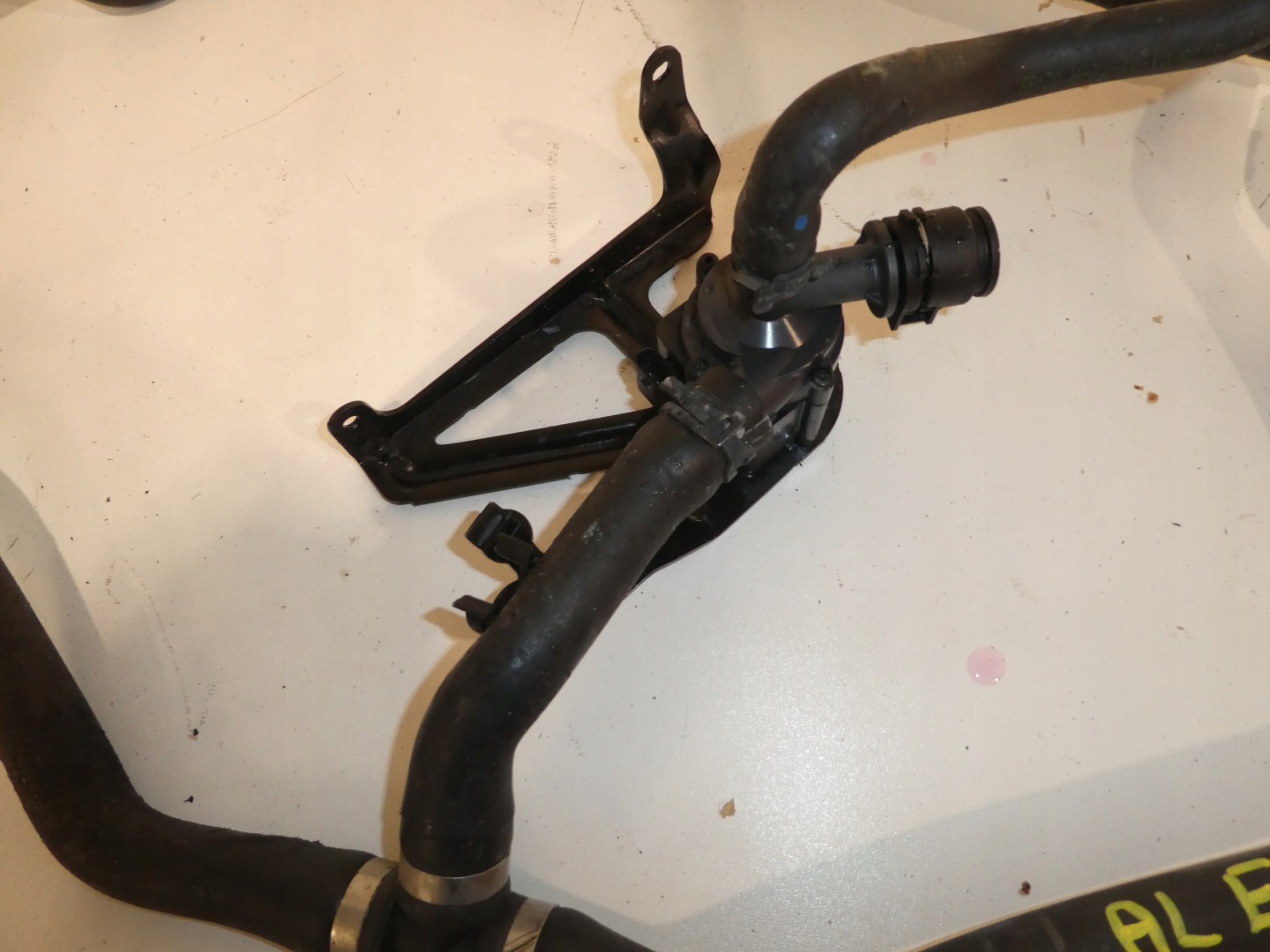 pumpa vode crijevo vode PIERBU BMW 1 F20 11517629917-01