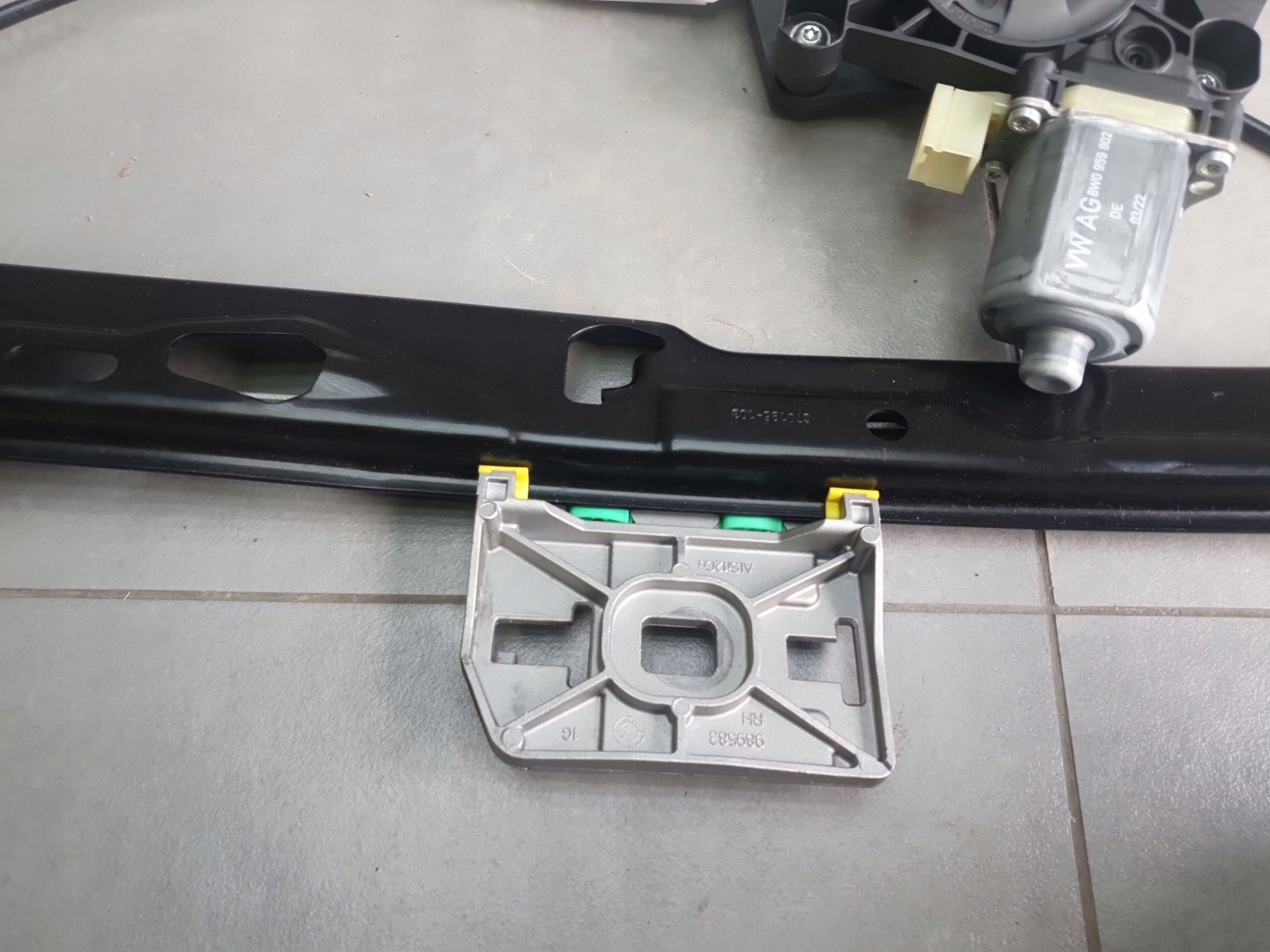 Audi Q8 window regulator left rear part 4M8839461A