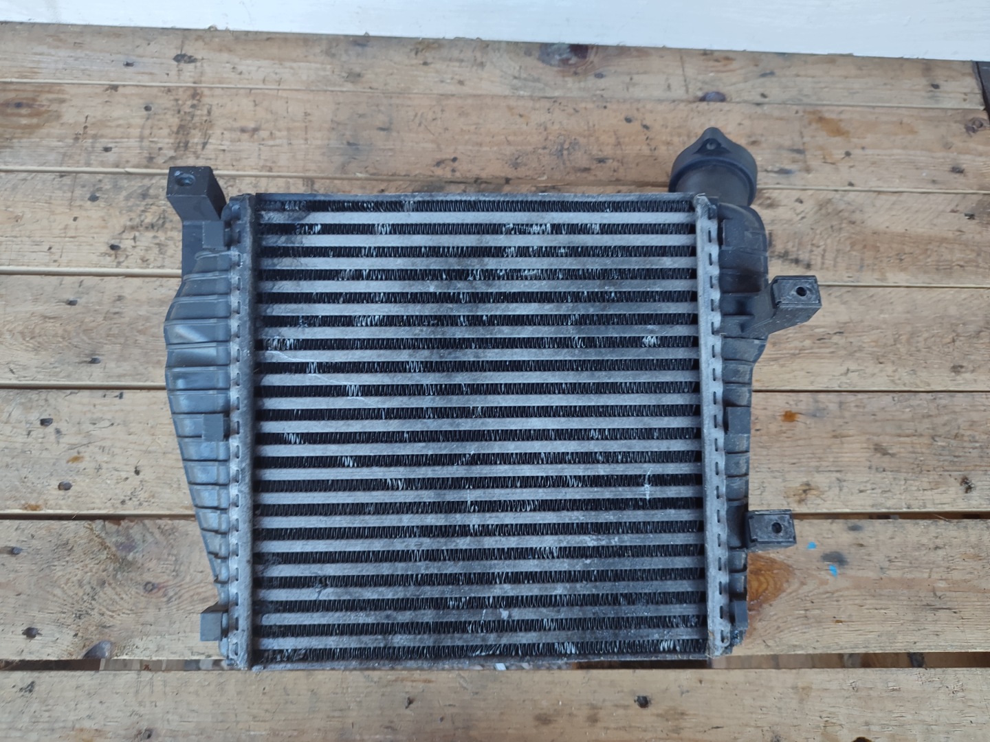 VW TOUAREG a 2.5 TDI 05r intercooler 7L0145803A