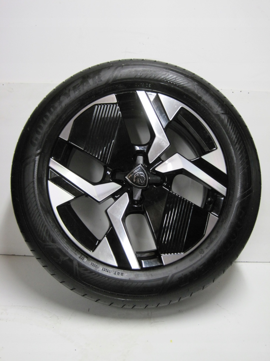 wheels discs tyres PEUGEOT 2008 II R17 24R