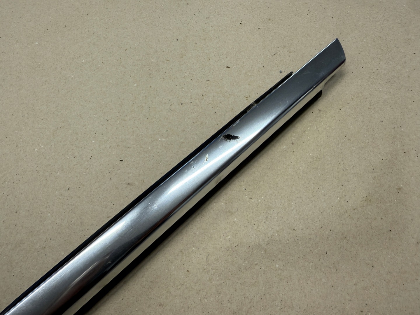 PORSCHE CAYENNE II 92A moulding dust door left front 7P0837475H