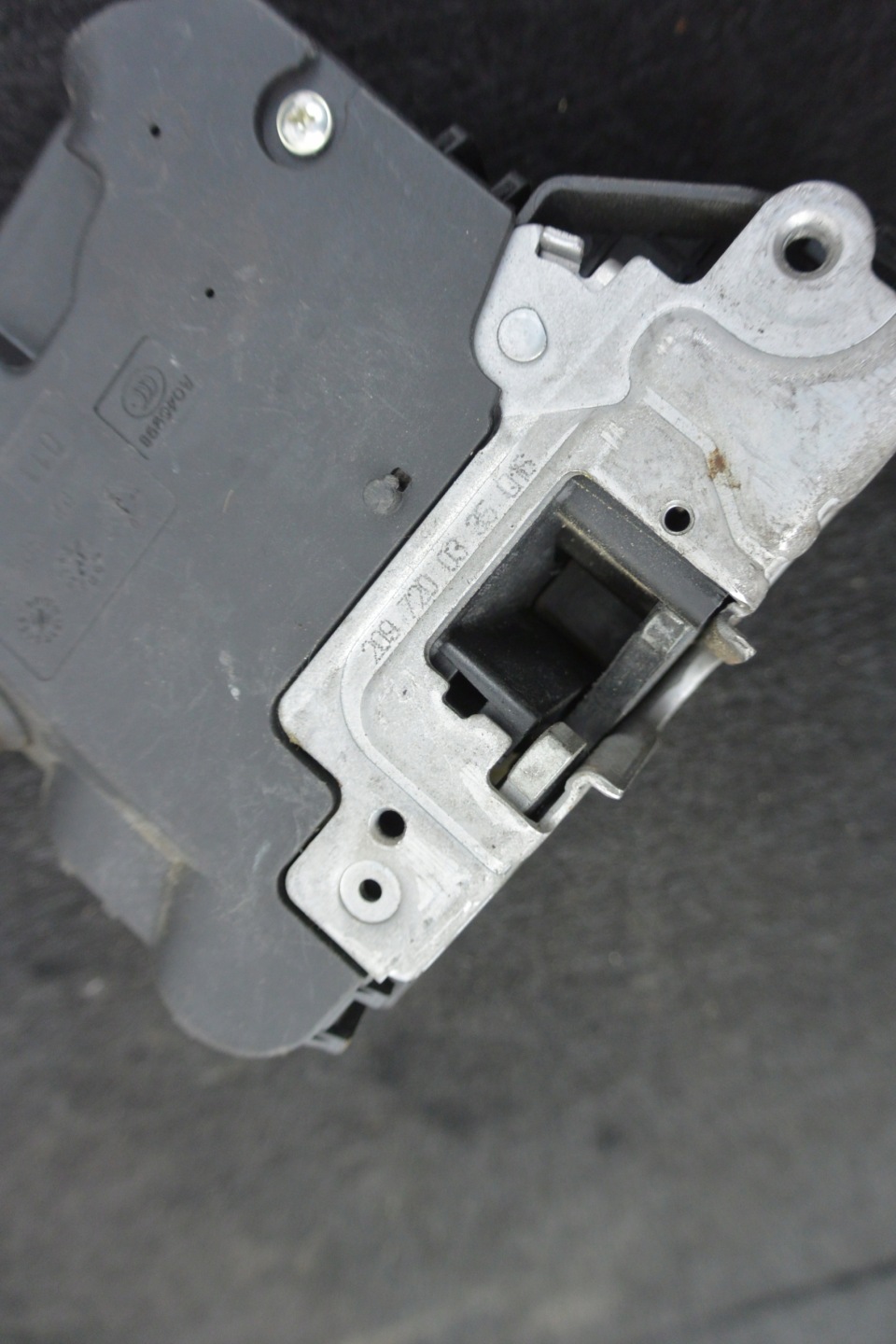 lock door left front MERCEDES-BENZ CLK-KLAS W209 UK RHD