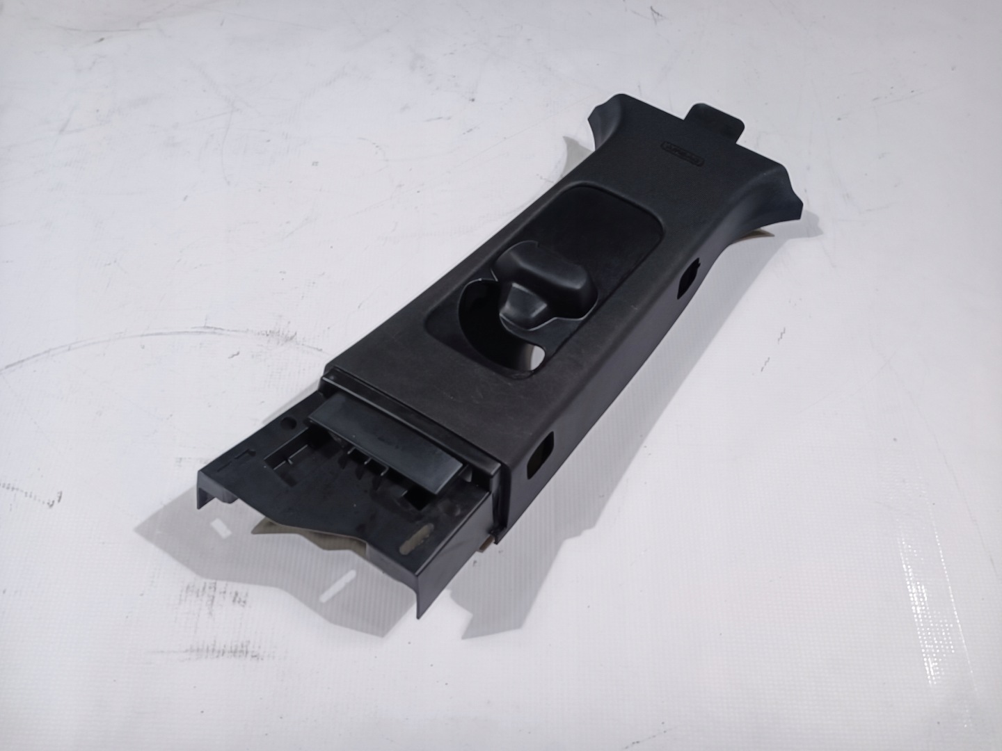 side slupka B cover right Ford Explorer 2016