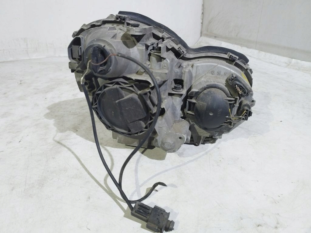 Mercedes C klasa W203 light left front front xenon