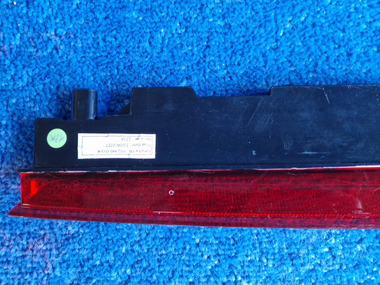 PORSCHE CAYENNE III 9Y TRZECIE light STOP 9Y0945097A