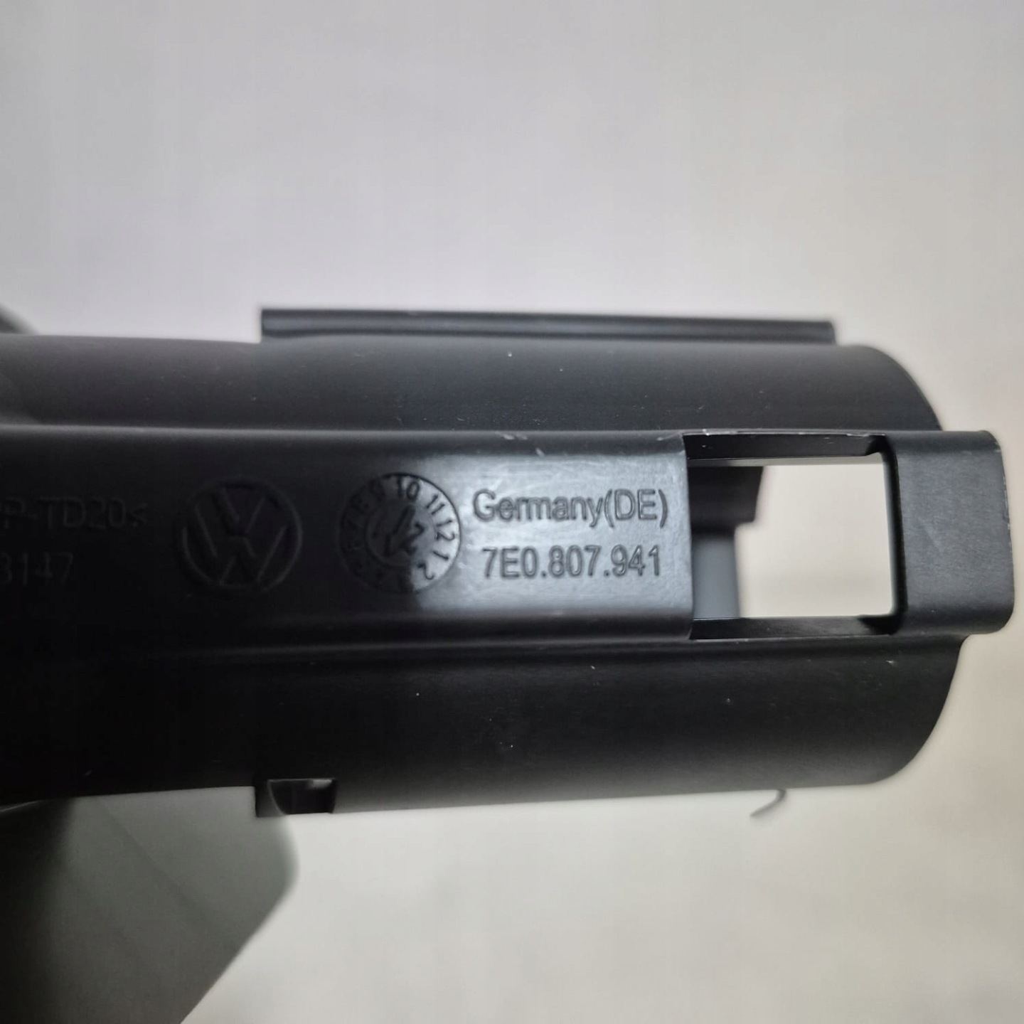 VW TRANSPORTER T6 -> Halter der Spritzdüse links links vorne 7E0807941