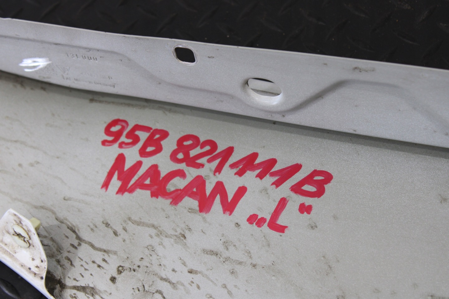 fender left front front 95B821111B PORSCHE MACAN 95B