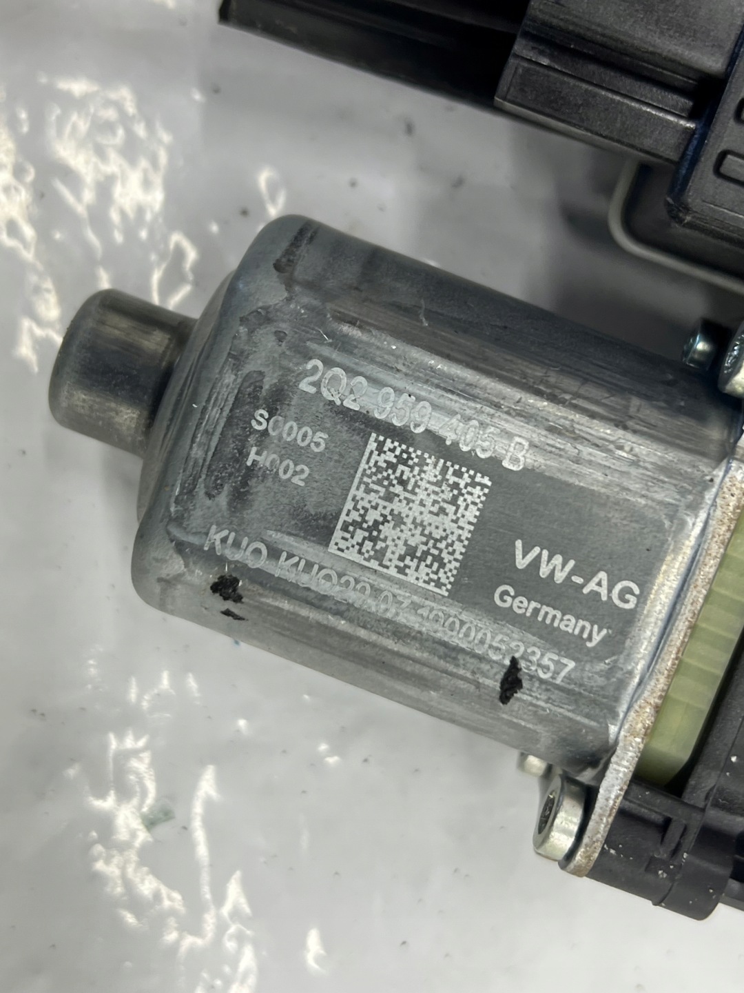 VOLKSWAGEN T-CROSS window regulator left front front 2GM837461A 2Q2959405B