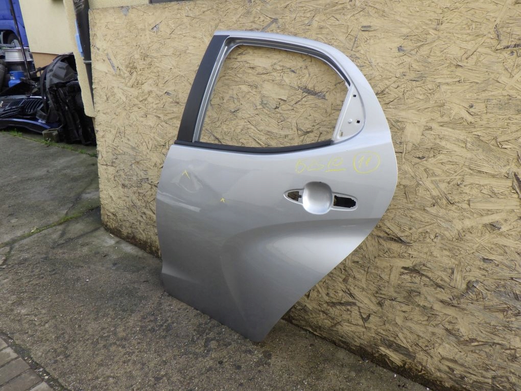 TOYOTA YARIS 4 IV P21 2020- door left rear.