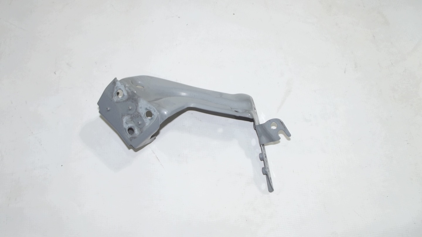 Volvo EX30 Console Support plaque Aile Droite Avant 8893257903