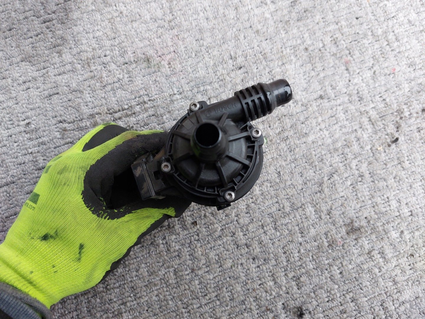 supplementary water pump BMW G11 21r