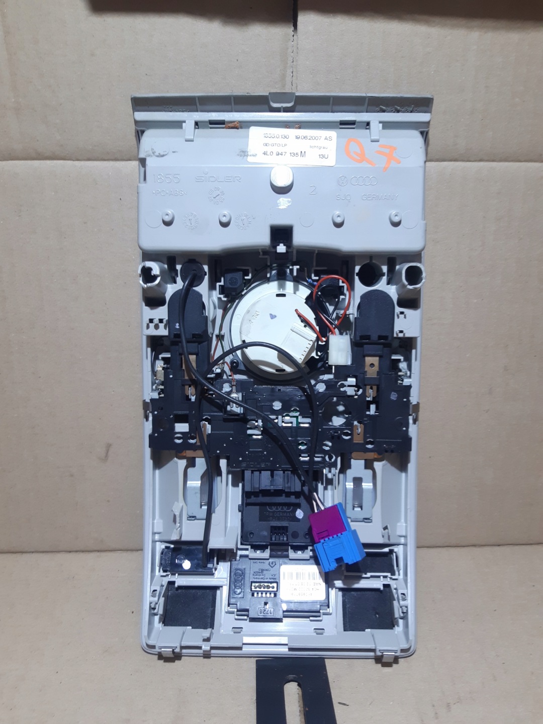 AUDI Q7 4L light OSWIETLENIE cabs 4L0947135R