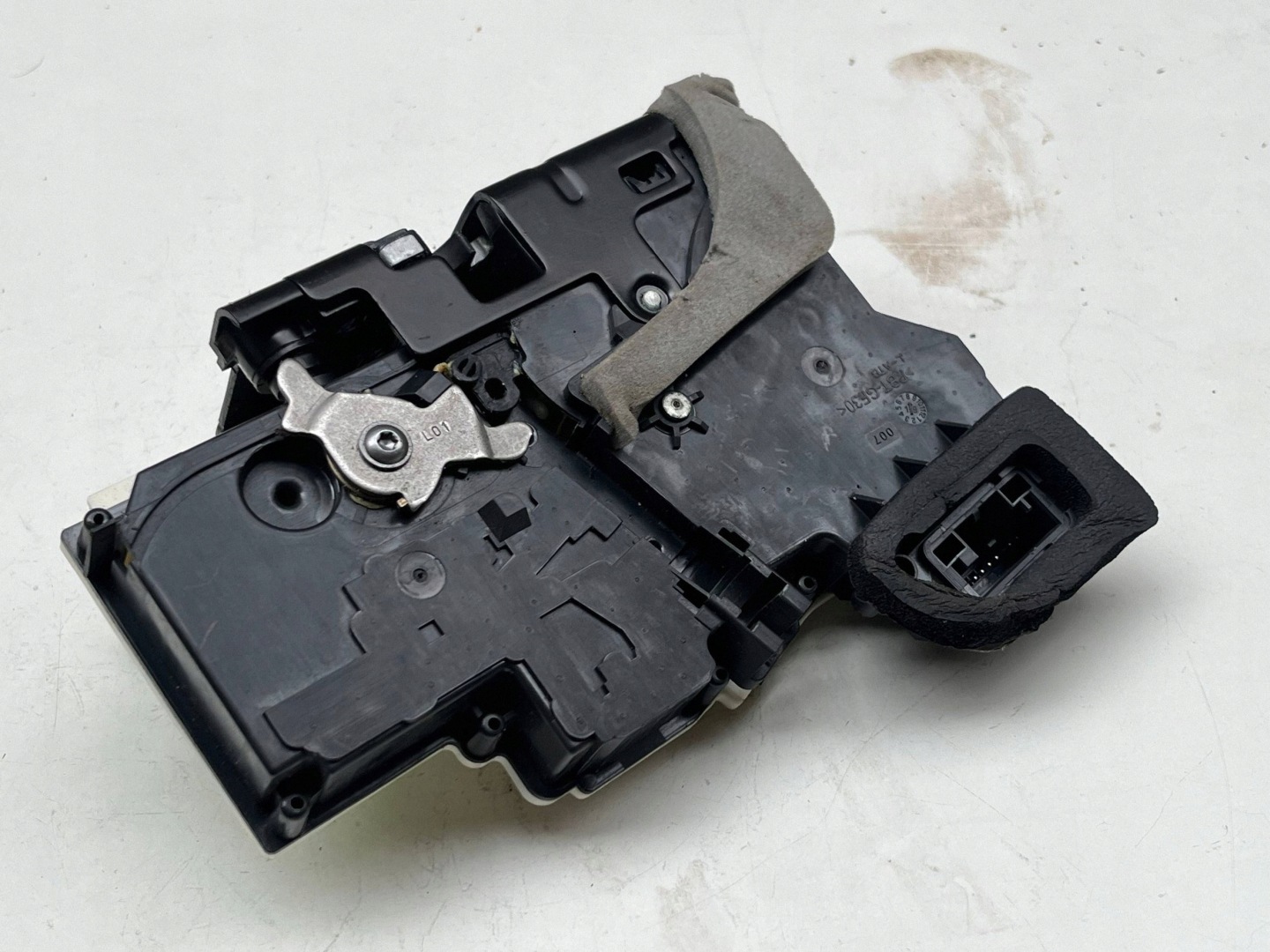 AUDI A6 C8 lock door left rear part 4K0839015P @M