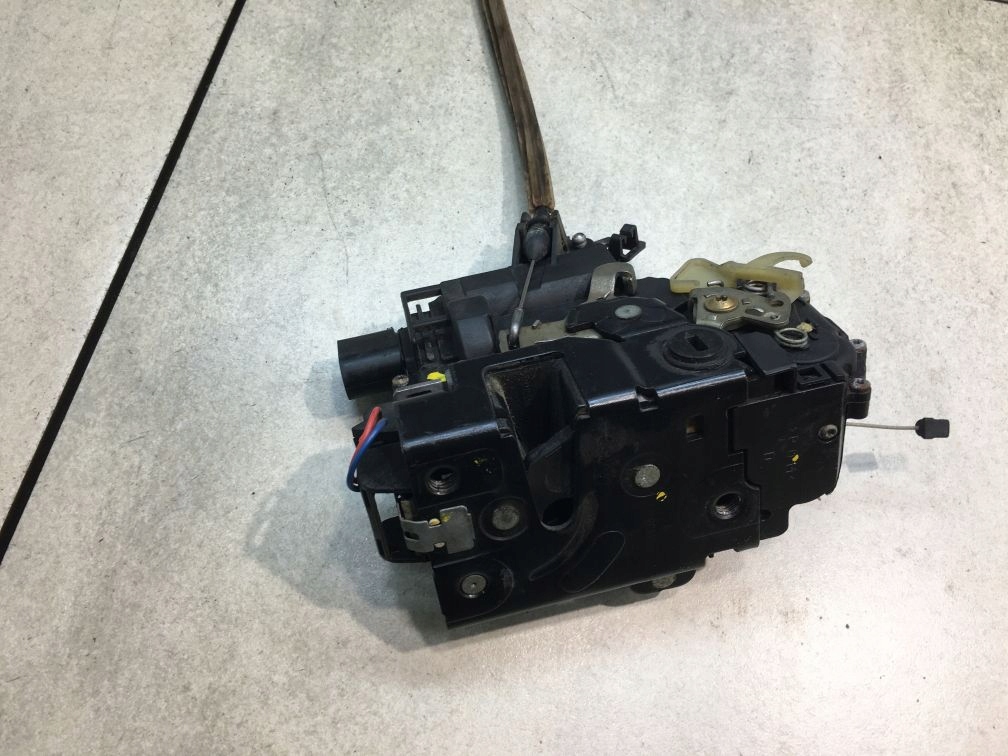 lock door right rear part SEAT LEON and 6 PIN
