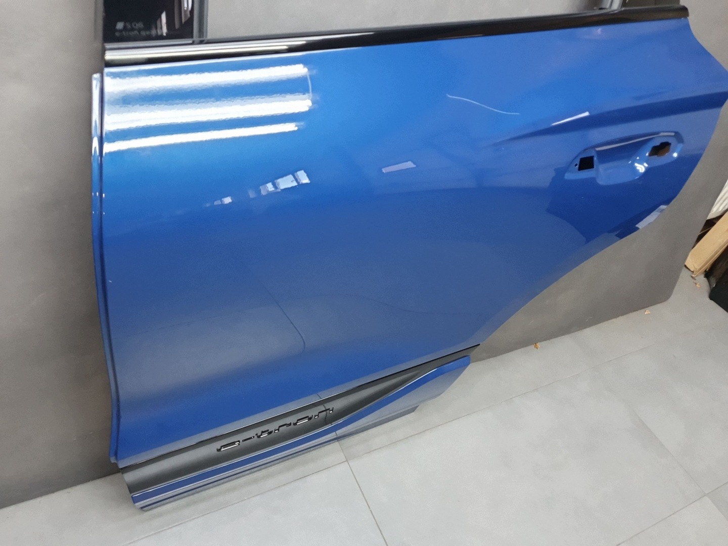 Audi SQ6 e-tron ajtó bal hátsó hátsó 85H833051 LX5F