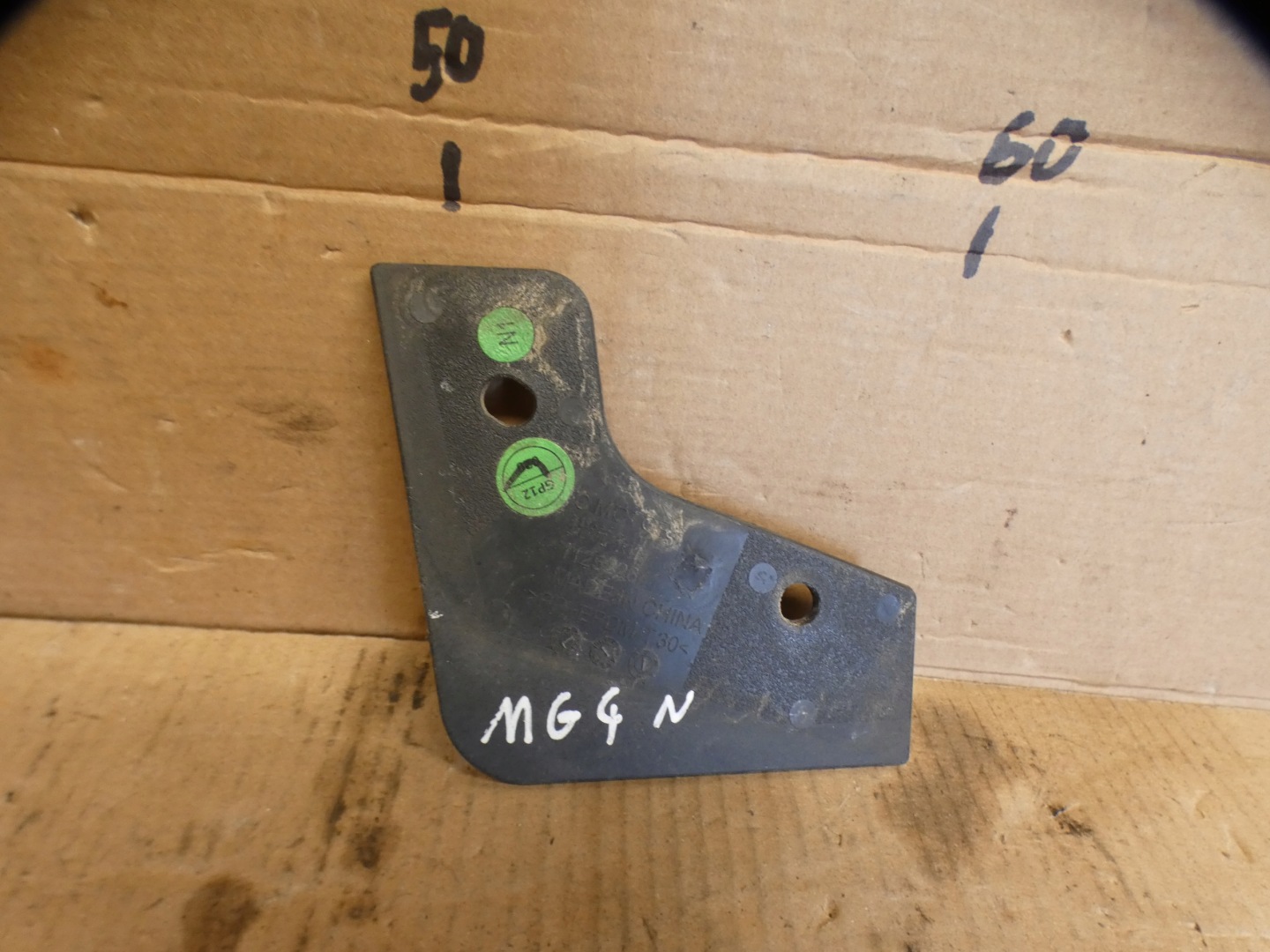 MG MG4 držák