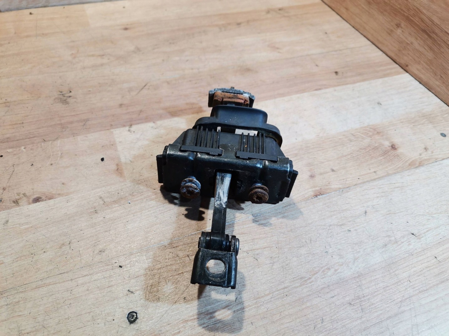 limiter door przednich right BMW 3 E90 E91 2008 7060189